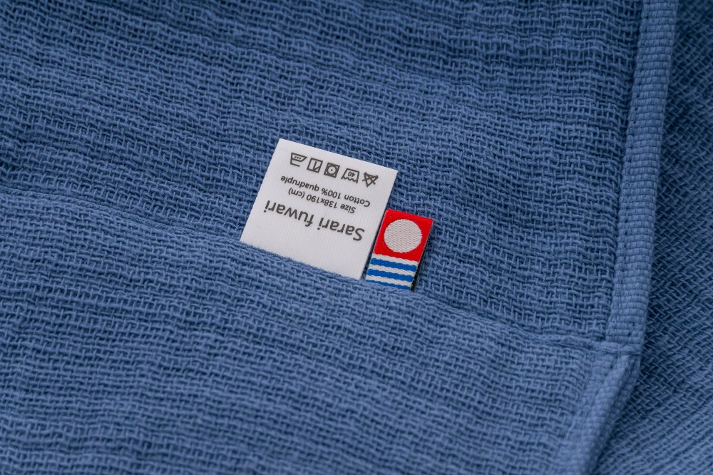 ブルー